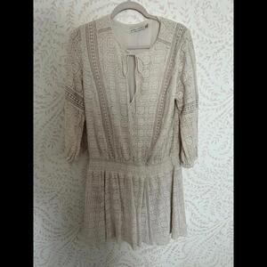 FALL CLEARANCE EUC Alice + Olivia Stylish Cream Dress with Embroidery
